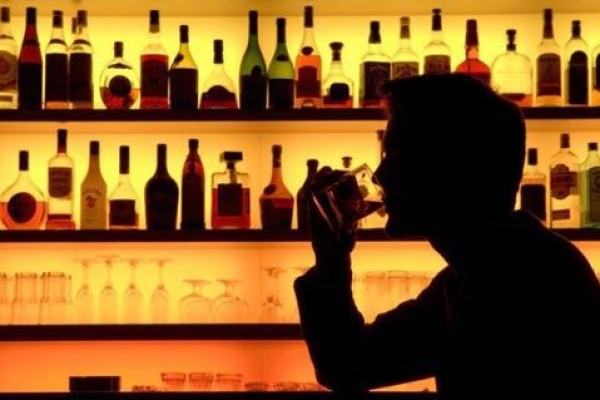 Spirtli içki iflic riskini artırır - Alimlərin araşdırması