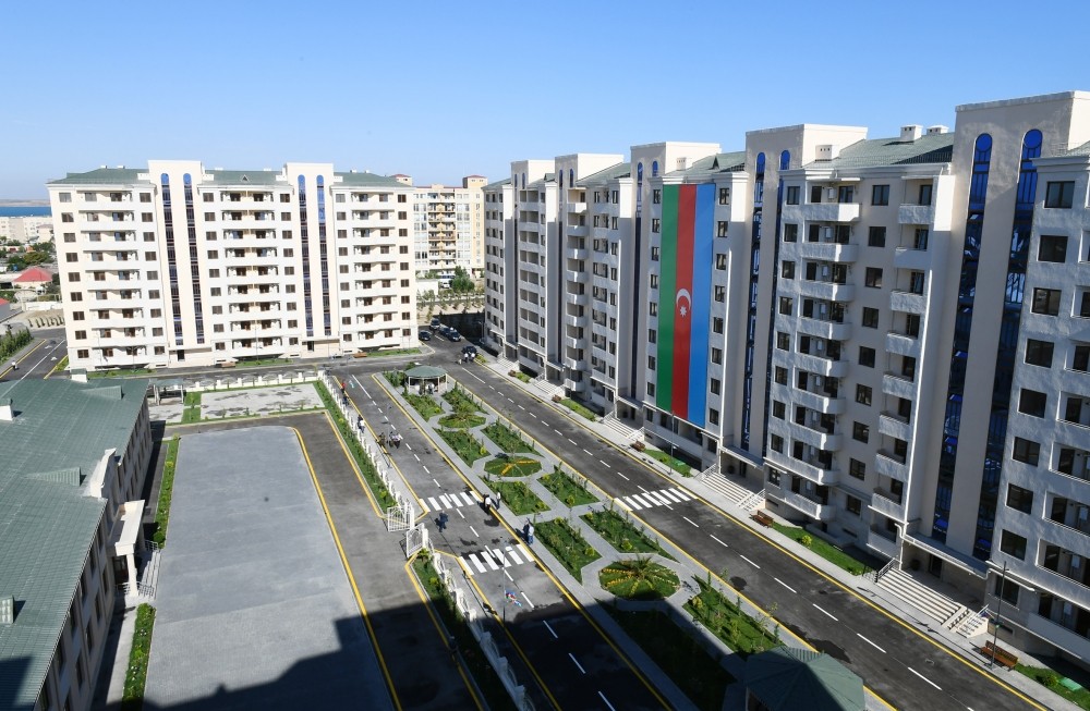 İlham Əliyev və  xanımı kompleksinin açılışında