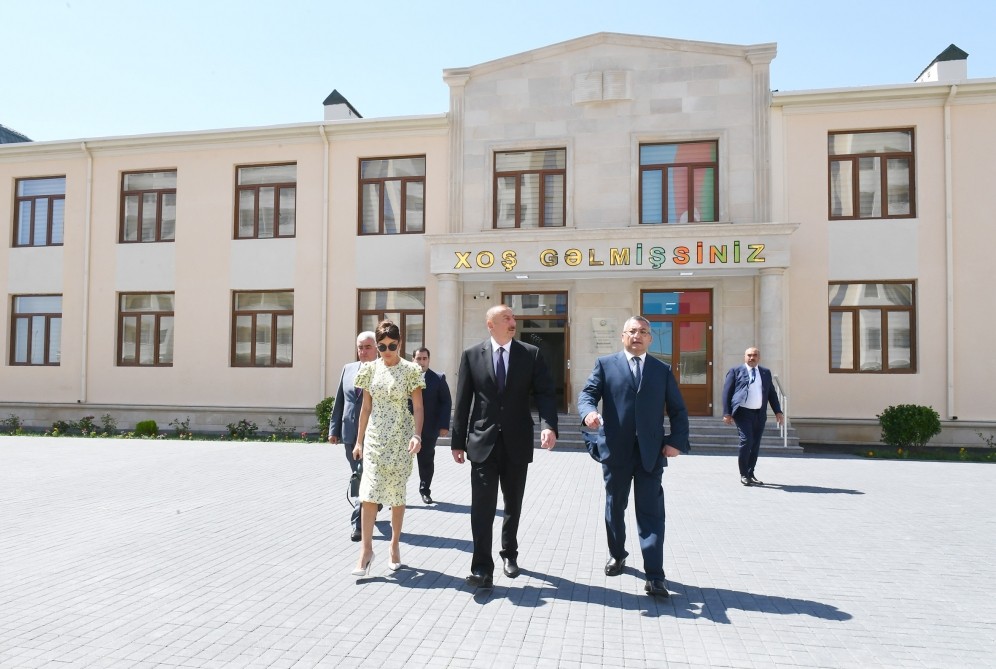 İlham Əliyev və  xanımı kompleksinin açılışında