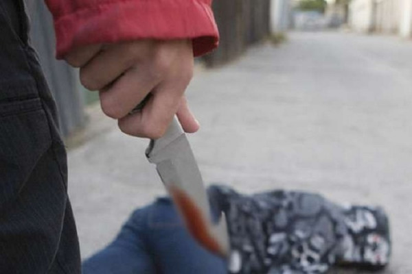 Polis yeznəsini bıçaqlayıb qaçan, 18 yaşlı gənci AXTARIR