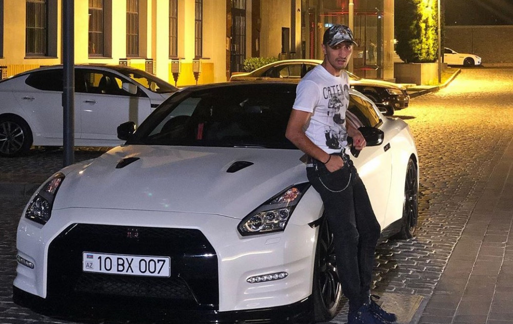 “Qarabağ”ın futbolçusu yeni 250 minlik maşınaldı (Foto)