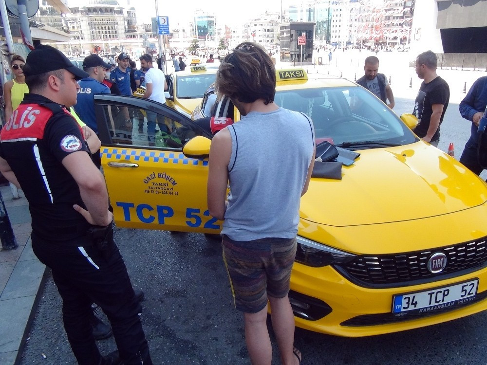 Azərbaycanlı gənc polisi aldada bilmədi - Çantasından görün nə çıxdı (VİDEO)