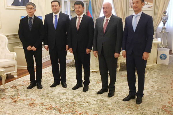 Zakir Fərəcov Çin iş adamları ilə görüşdü -FOTO