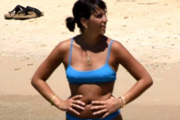 Hülya Avşarın qızından bikinili poz - FOTO