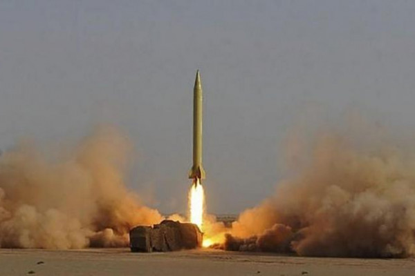 İran yeni raketini sınaqdan keçirdi 