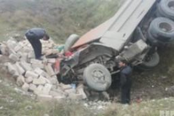 Daş karxanasında FACİƏ: Sürücü yük maşınını dağdan aşırdı