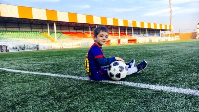 "Qarabağ, Neftçidən oğlumla maraqlanmırlar" - Azərbaycanın 7 yaşlı Messisinin atası (VİDEO)
