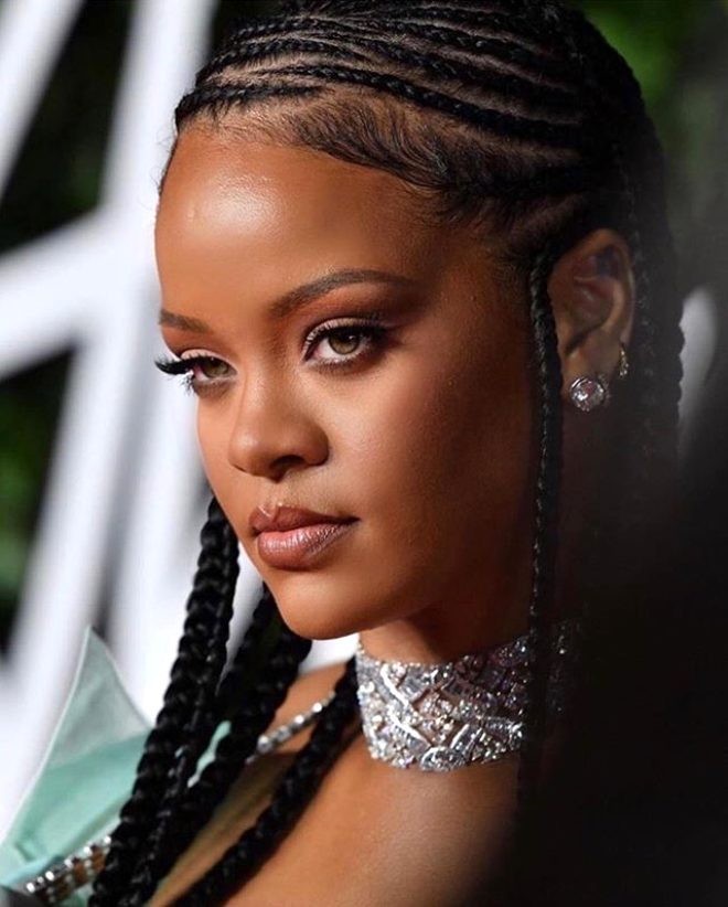Pop kraliçası Rihannadan 5 milyon dollarlıq yardım 