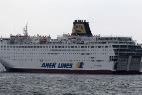 Yunanistanda “El Venizelos” gəmisi karantinə alındı 