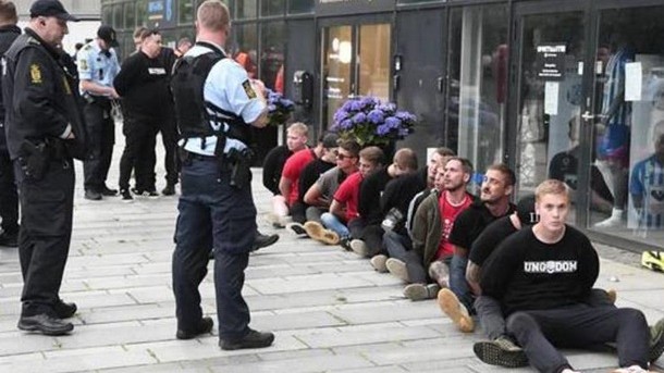 Danimarkada polis fanatları sosial məsafəyə görə DÖYDÜ - VİDEO