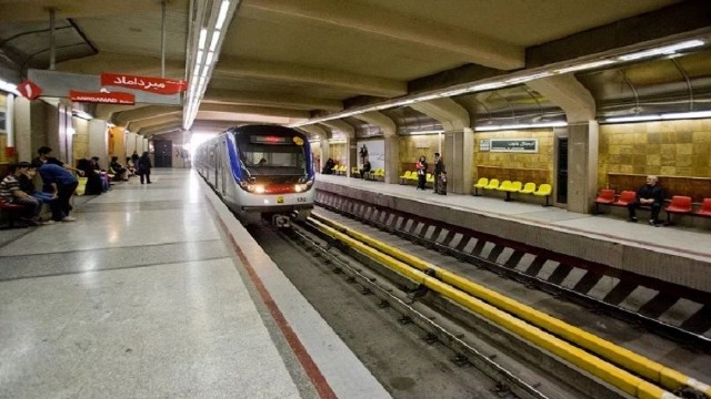 Tehran metrosunda iki qatar toqquşdu 