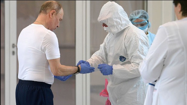 Putin Covid-19 xəstəxanasını ziyarət etdi, heç kim onu tanımadı - VİDEO
