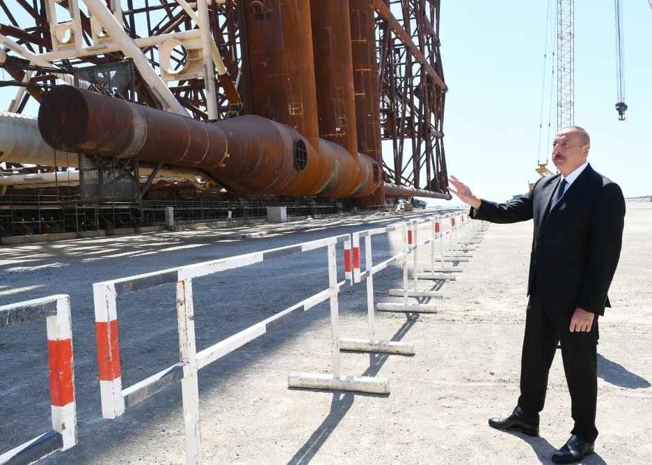 Prezident “Qarabağ” yatağının dənizə yola salınması mərasimində - FOTOLAR (YENİLƏNİB)