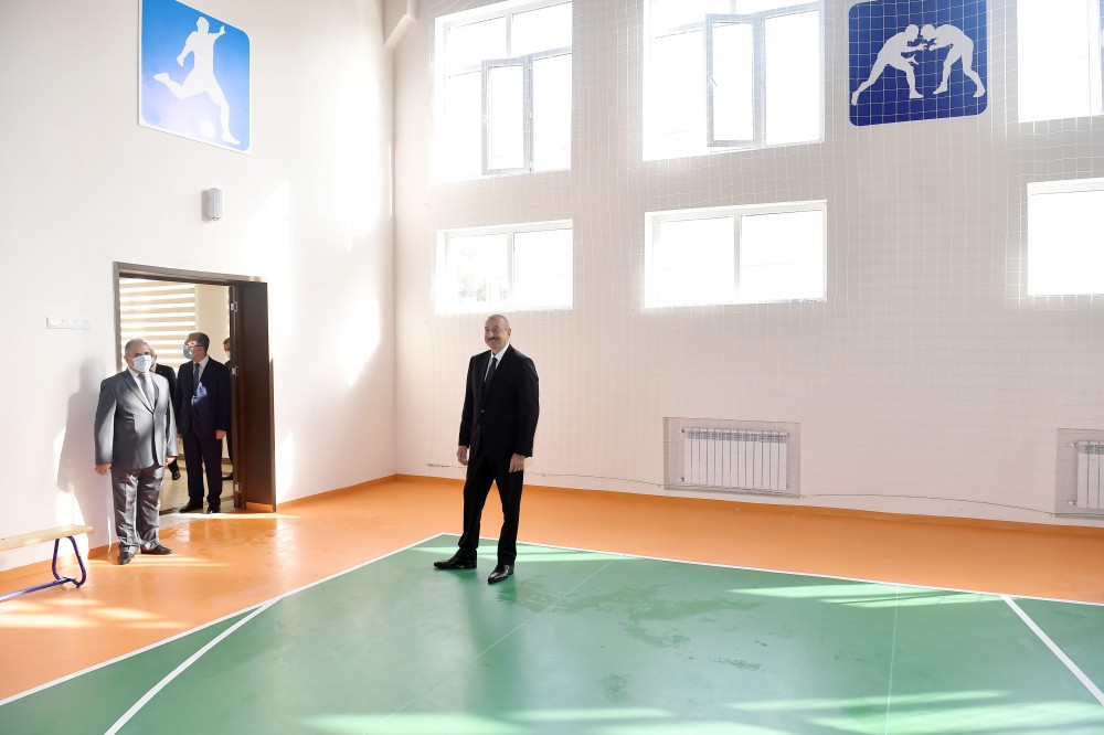 Prezident Aqarunovun adını daşıyan məktəbin açılışında - FOTO (YENİLƏNİB)