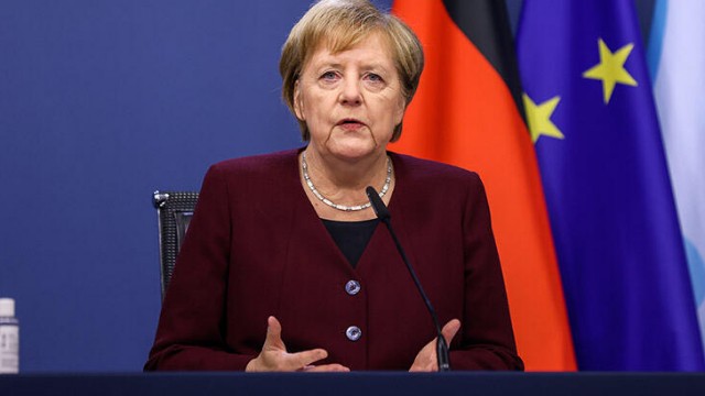 Merkel peyvəndlə bağlı tarixi açıqladı 