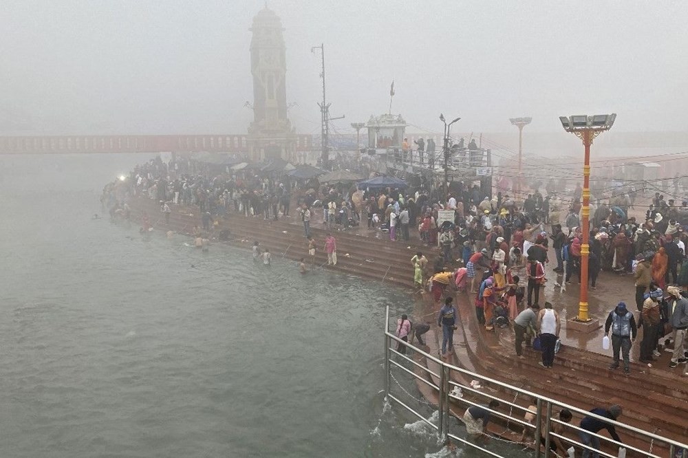 Yüz minlərlə hindistanlı dini festivalda - Virusu heçə saydılar (FOTOLAR)