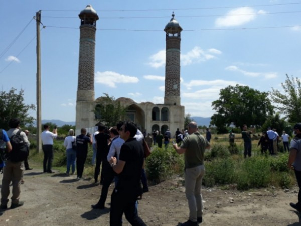 Diplomatlar Ağdam məscidində namaz qıldılar - FOTO