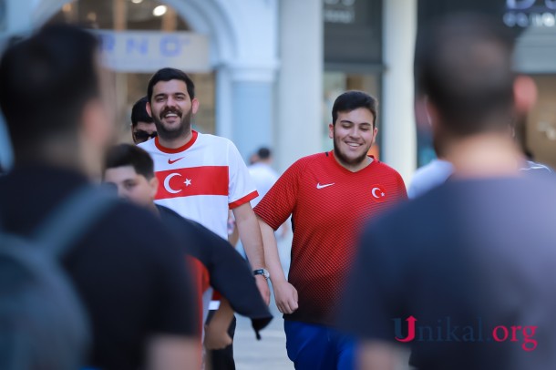 Türkiyə milli komandasının azarkeşləri Bakı küçələrinə axışdı - FOTOLAR
