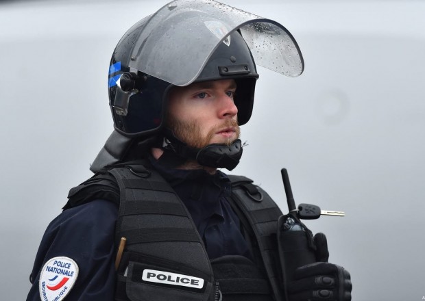 Fransa polisi əfqanları Parisdən belə çıxardı - VİDEO
