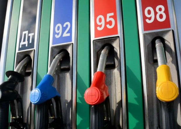 Böyük Britaniya benzin böhranı yaşayır - Sürücü çatışmır
