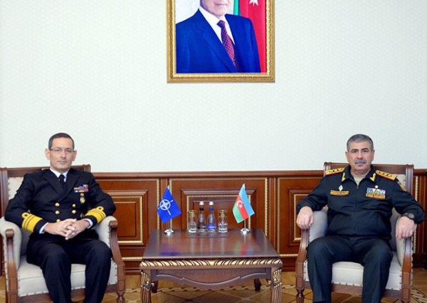 Zakir Həsənov NATO admiralını sərhəddəki vəziyyət barədə məlumatlandırdı