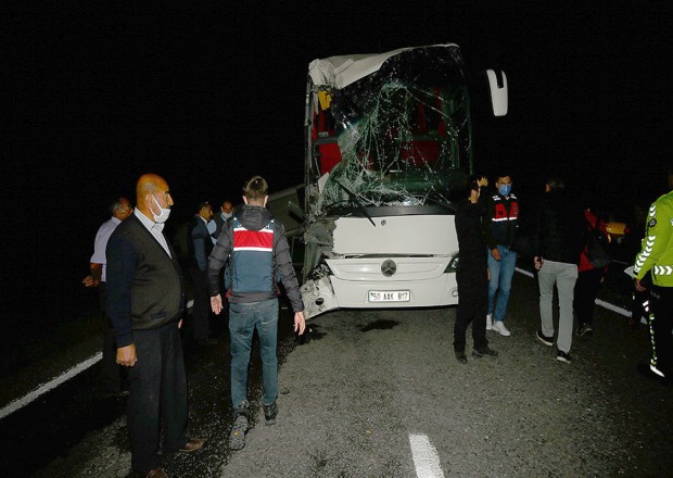 Türkiyədə iki avtobus qəzaya uğrayıb,40-dan çox yaralı var - FOTO