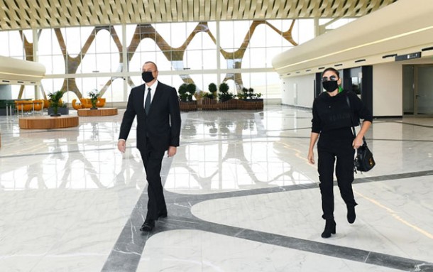 İlham Əliyev və Mehriban Əliyeva Füzuli aeroportunda- FOTOLAR
