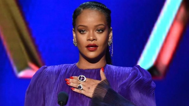 Rihannaya Milli Qəhrəman adı verildi 