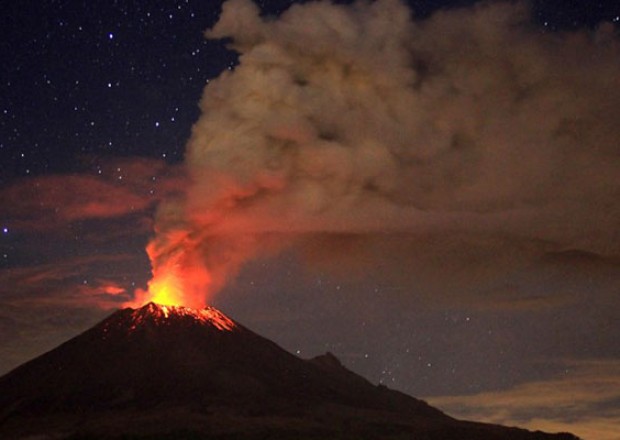 Şimali Amerikanın ikinci ən böyük vulkanı püskürdü- VİDEO