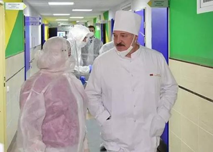 Belarus prezidenti "omikron" ştamınayoluxdu