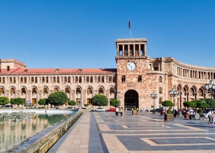 Ermənistanda prezidentliyə mümkün namizədlərin adı açıqlandı 