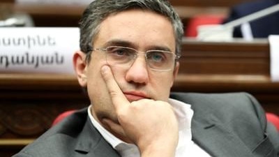 Ermənistanda deputat İSTEFA VERDİ