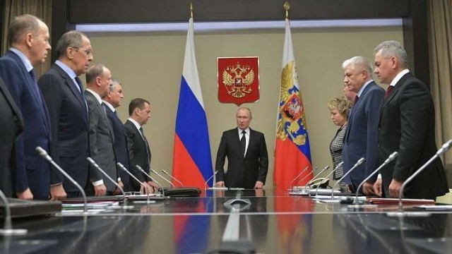 Putin Təhlükəsizlik Şurasının üzvləri ilə iclas keçirir 