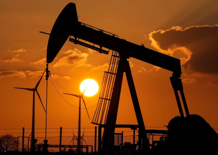 Rusiya sanksiyalar səbəbindən neft hasilatını 25% azaldıb 