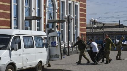 Ruslar Ukraynada dəmiryol vağzalını atəşə tutub