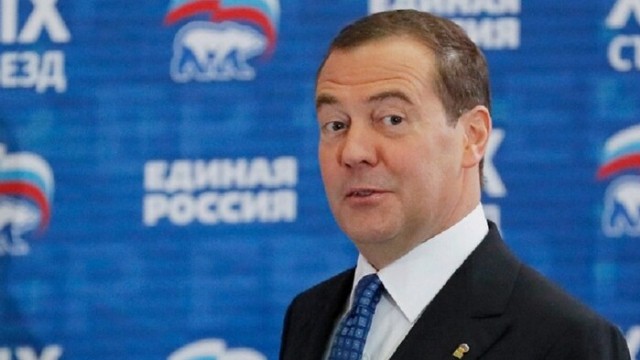 Medvedevin adından status yazdılar: "Alçaq dövlətlər..."