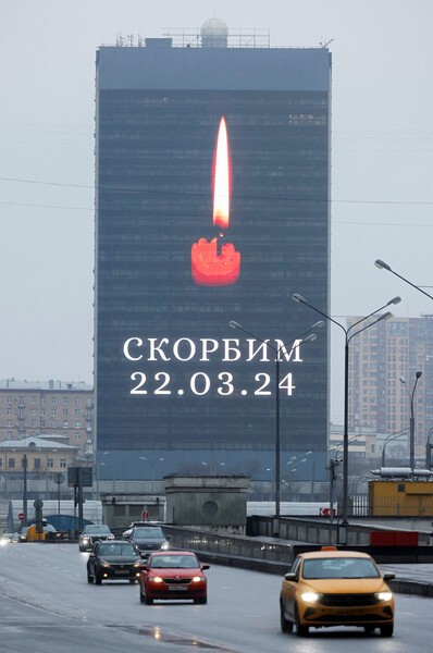 Ruslar terror qurbanlarını yad edir - FOTOLAR