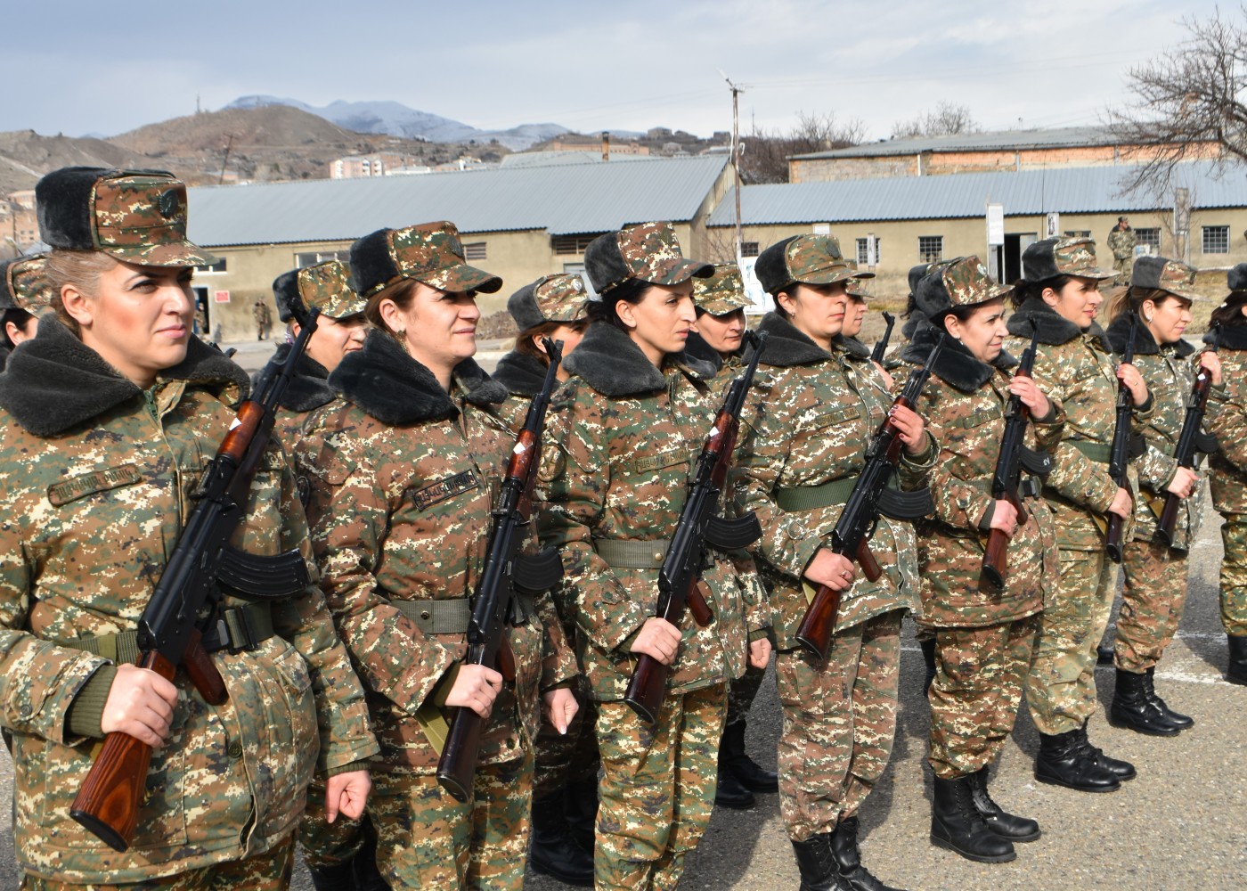Ermənistanda qadınlar 6 ay hərbi xidmət keçəcəklər
