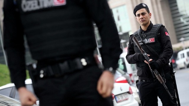 Türkiyədə polis bölmədə iki həmkarınıÖLDÜRDÜ - VİDEO