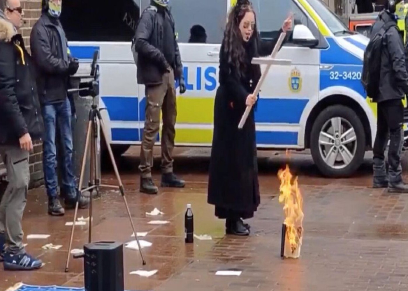 Stokholmda yenə Quran yandırıldı