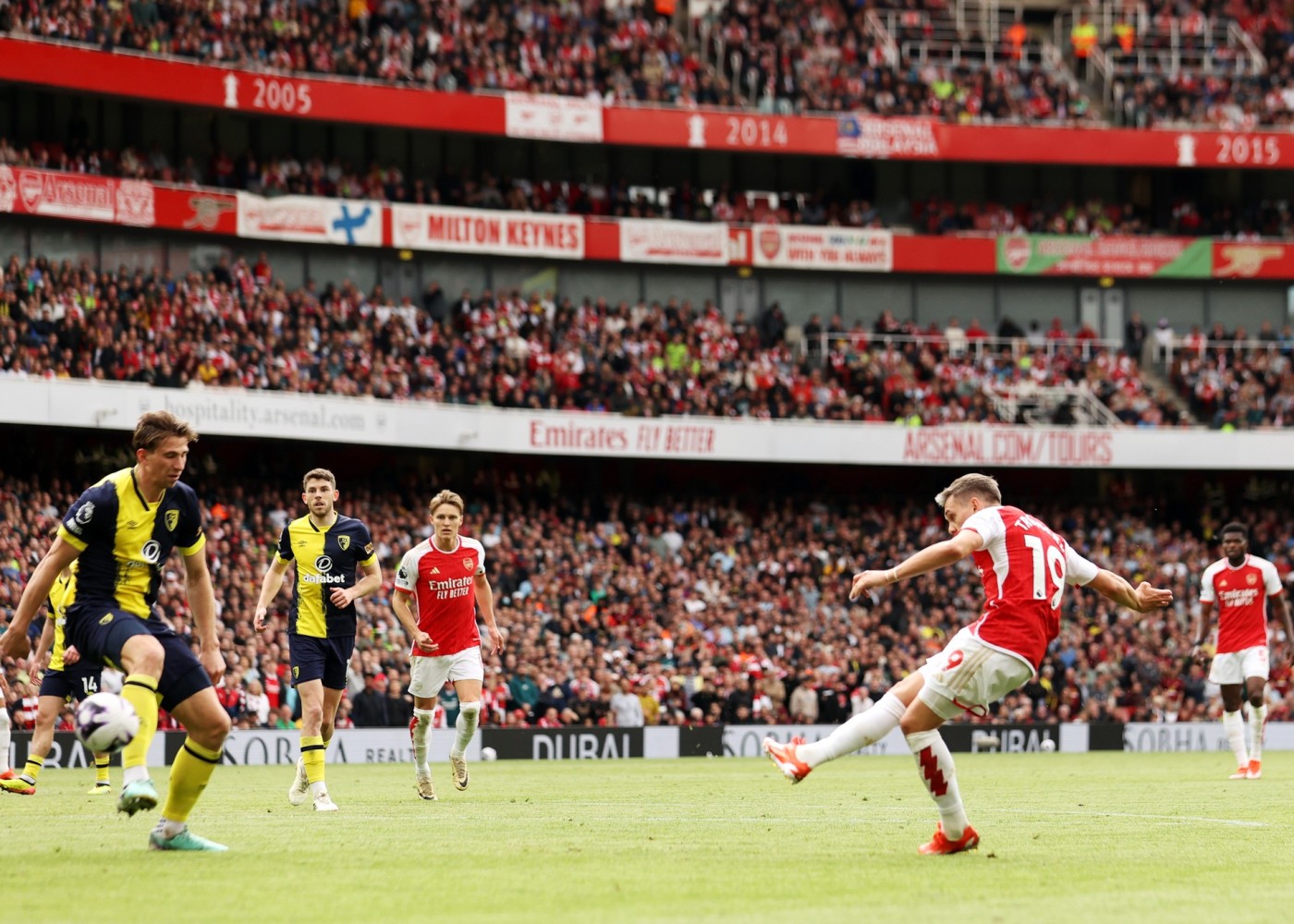 "Arsenal" üç xalı 3 topla qazandı