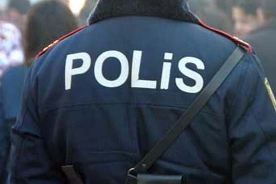 Azərbaycanda 21 yaşlı qız polis rəisini qayçı ilə yaraladı