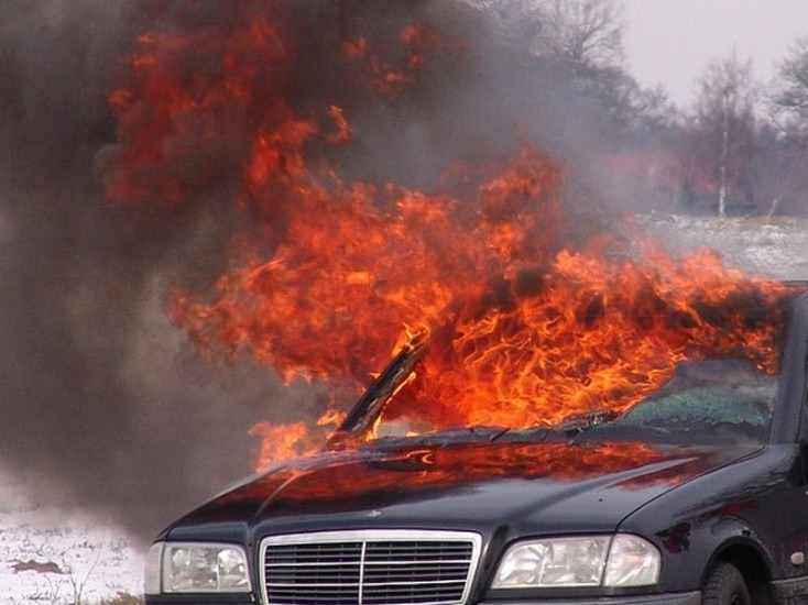 Mercedes yandı 