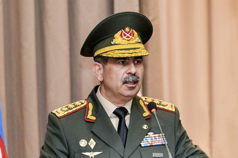 Zakir Həsənov komandirlərin məruzələrini dinlədi 