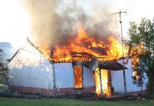 Cəlilabadda 3 otaqlı ev yandı 