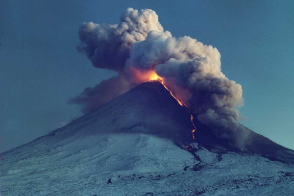 İndoneziyada vulkan püskürdü 