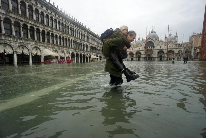 Venesiya suyun altında qaldı - FOTOLAR