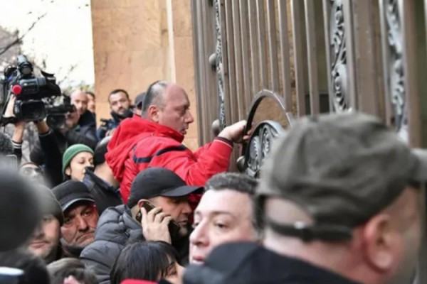 Tbilisidə 20-ə yaxın aksiya iştirakçısı saxlanılıb 