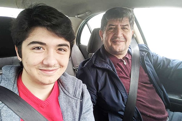 Tanınmış jurnalistin oğlu qızıl medal qazandı - FOTO