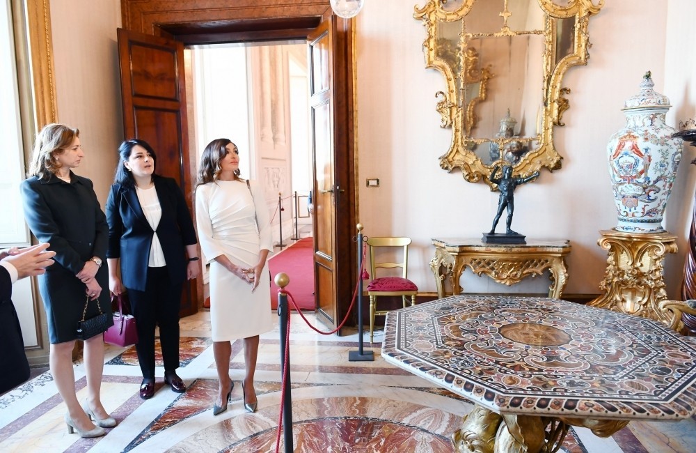 Mehriban Əliyeva İtaliyanın Kuirinale Sarayı ilə tanış olub - FOTO